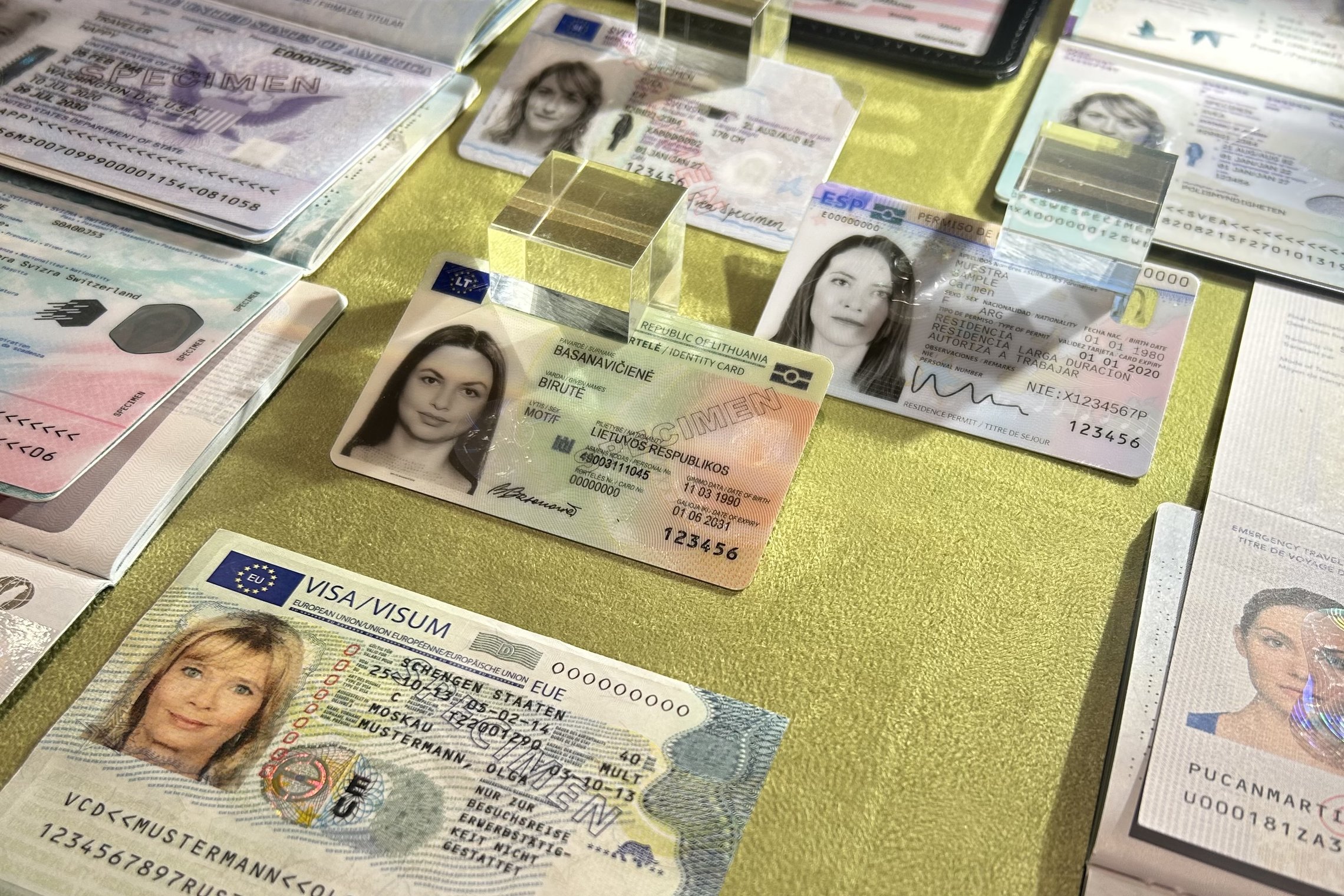 Lietuvos asmens tapatybės kortelė konferencijos metu vykusios parodos viename iš stendų