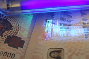 passport_uv.jpg